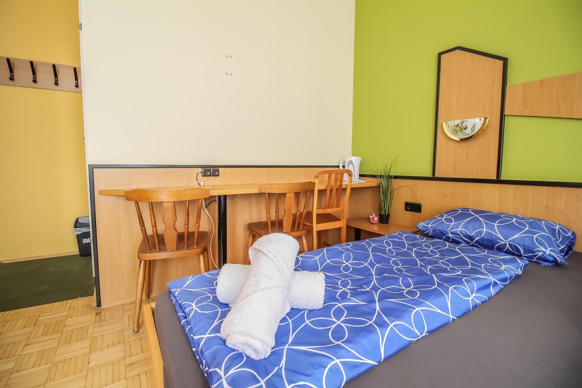 Cozy Rooms - U3 Hutteldorferstrasse Виена Екстериор снимка