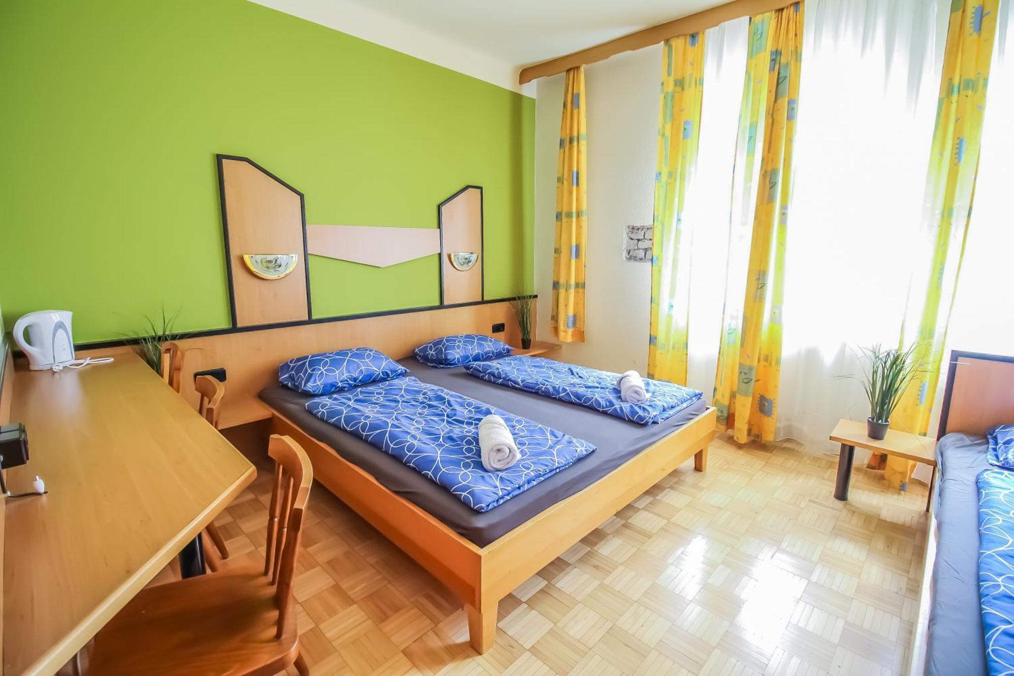 Cozy Rooms - U3 Hutteldorferstrasse Виена Екстериор снимка