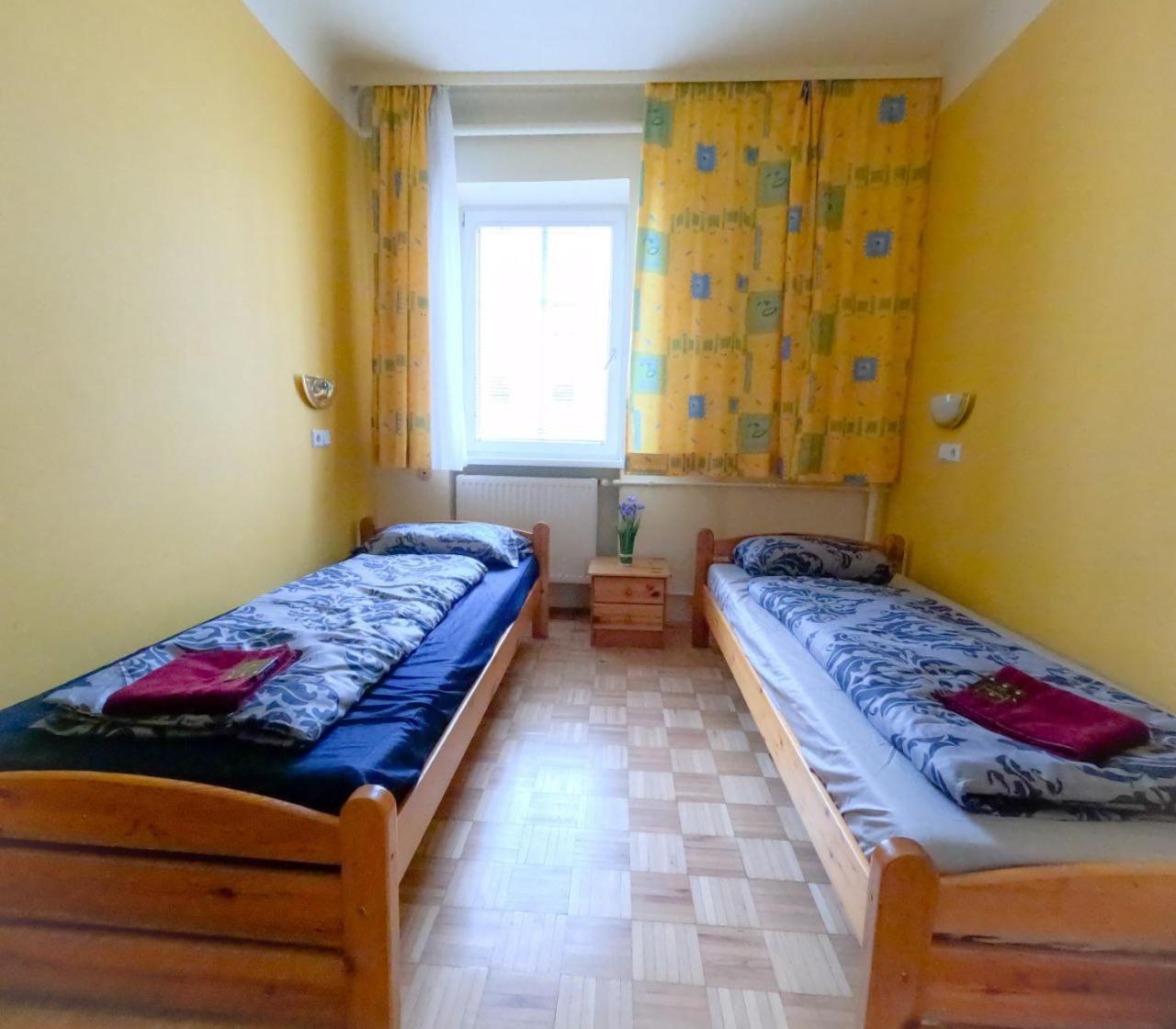 Cozy Rooms - U3 Hutteldorferstrasse Виена Екстериор снимка