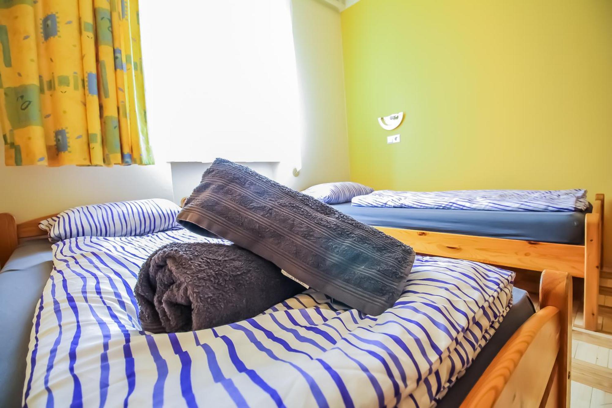 Cozy Rooms - U3 Hutteldorferstrasse Виена Екстериор снимка