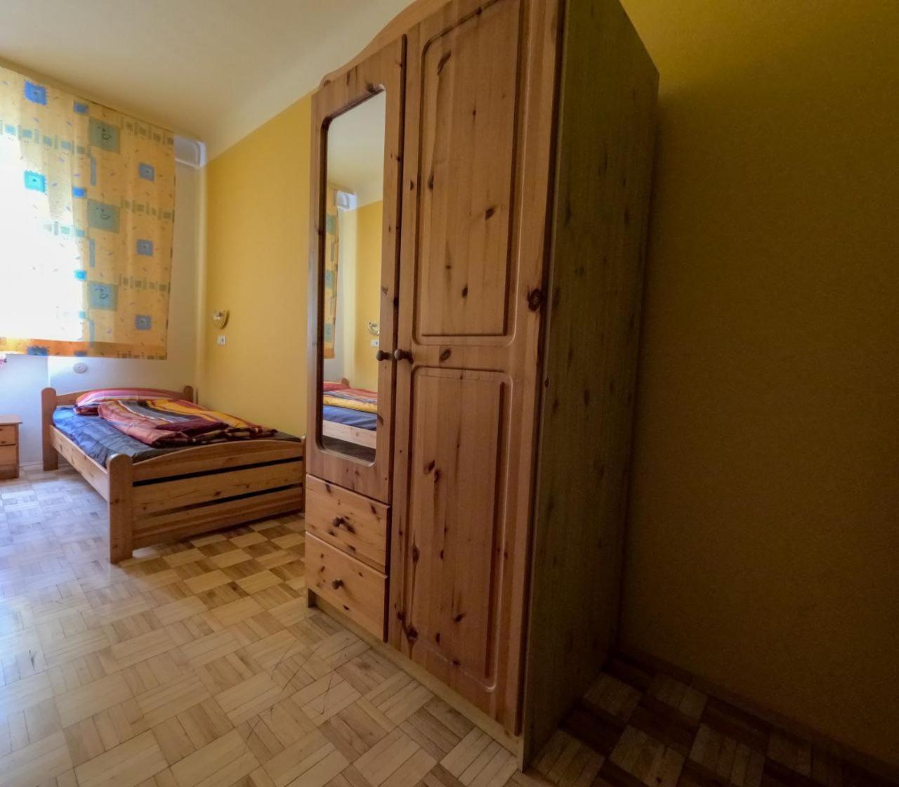 Cozy Rooms - U3 Hutteldorferstrasse Виена Екстериор снимка