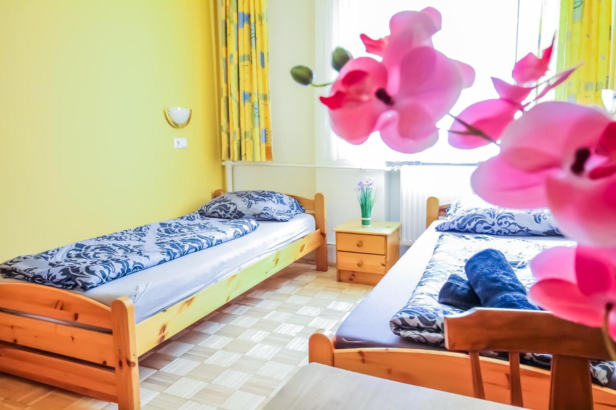 Cozy Rooms - U3 Hutteldorferstrasse Виена Екстериор снимка
