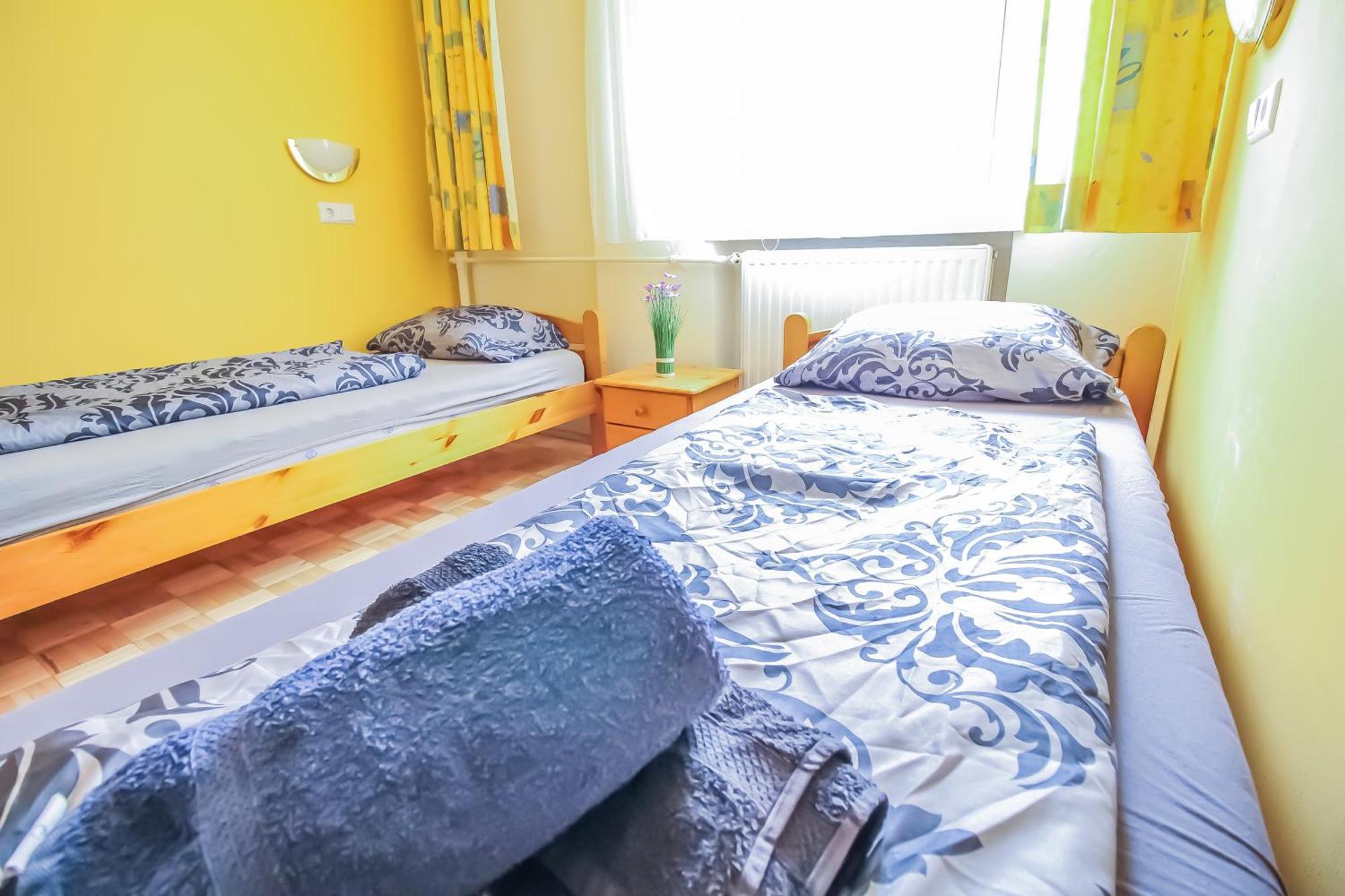 Cozy Rooms - U3 Hutteldorferstrasse Виена Екстериор снимка