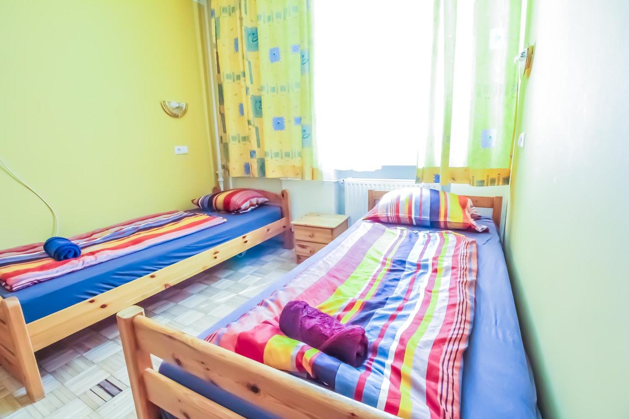 Cozy Rooms - U3 Hutteldorferstrasse Виена Екстериор снимка