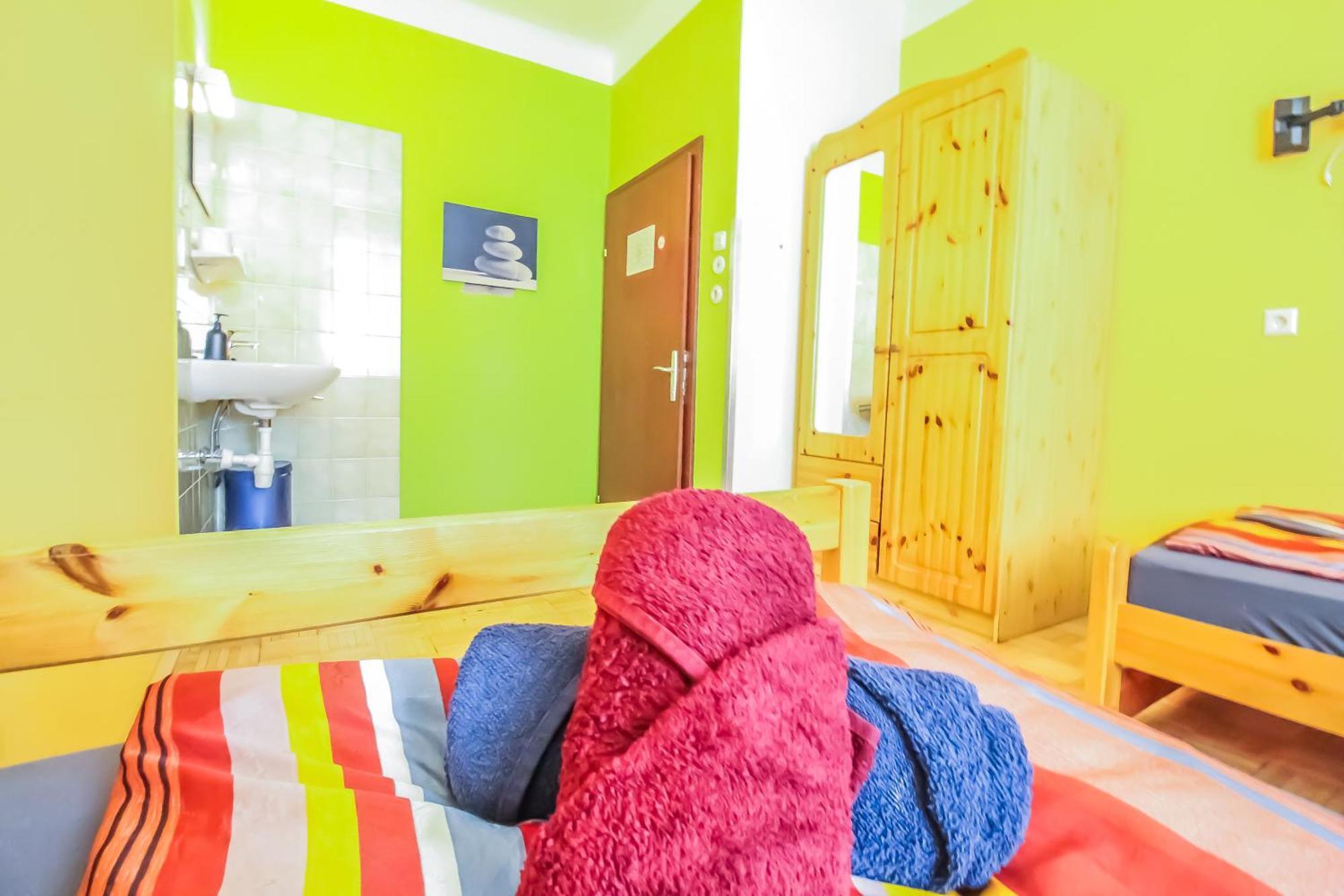 Cozy Rooms - U3 Hutteldorferstrasse Виена Екстериор снимка