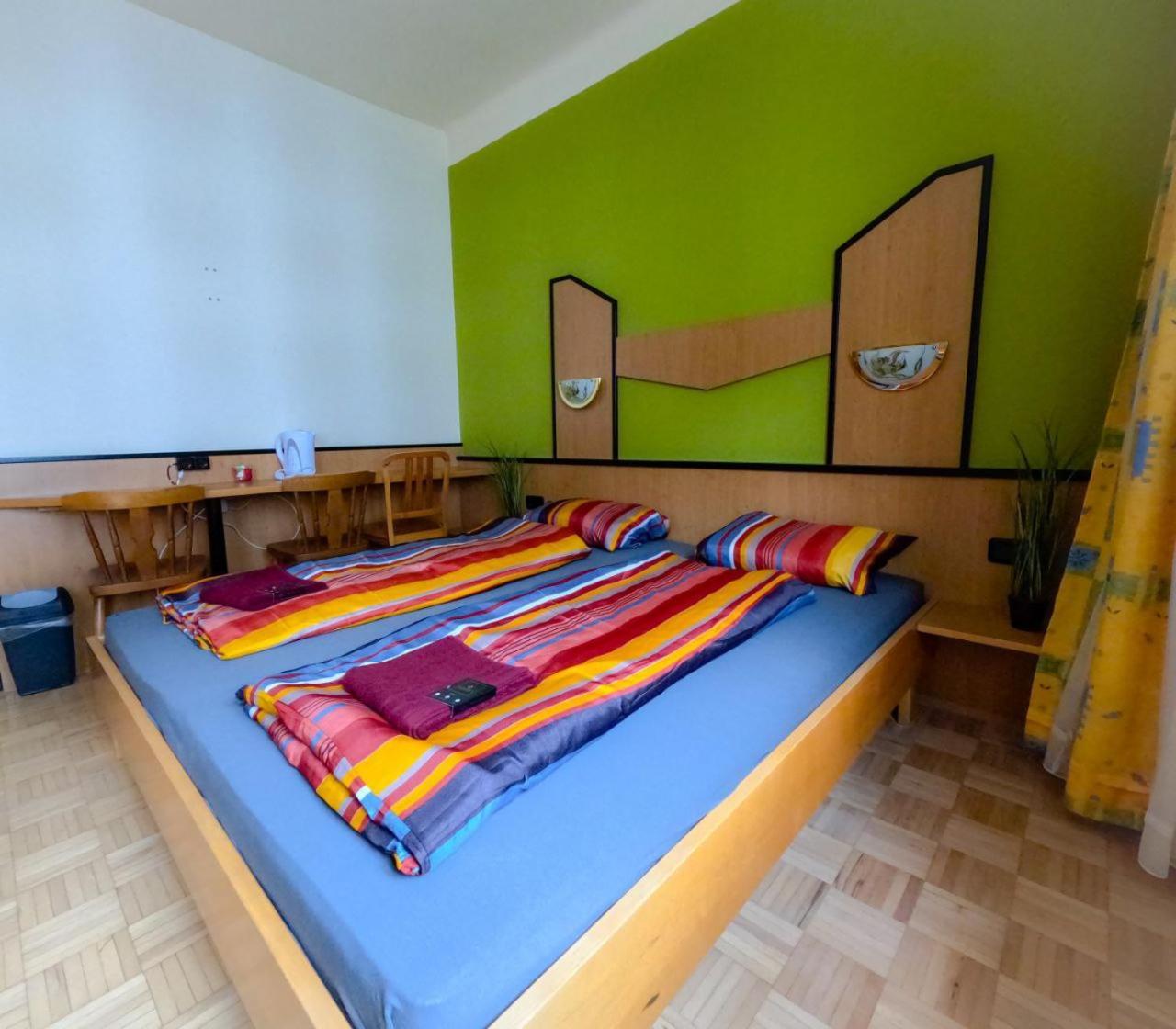 Cozy Rooms - U3 Hutteldorferstrasse Виена Екстериор снимка