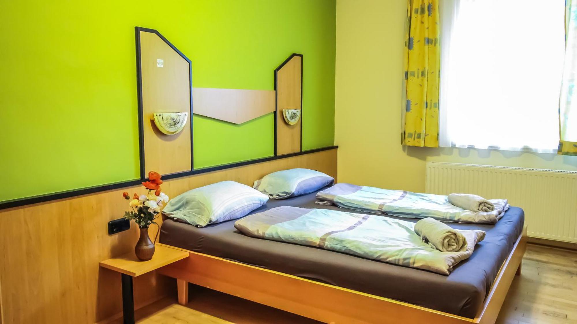 Cozy Rooms - U3 Hutteldorferstrasse Виена Екстериор снимка