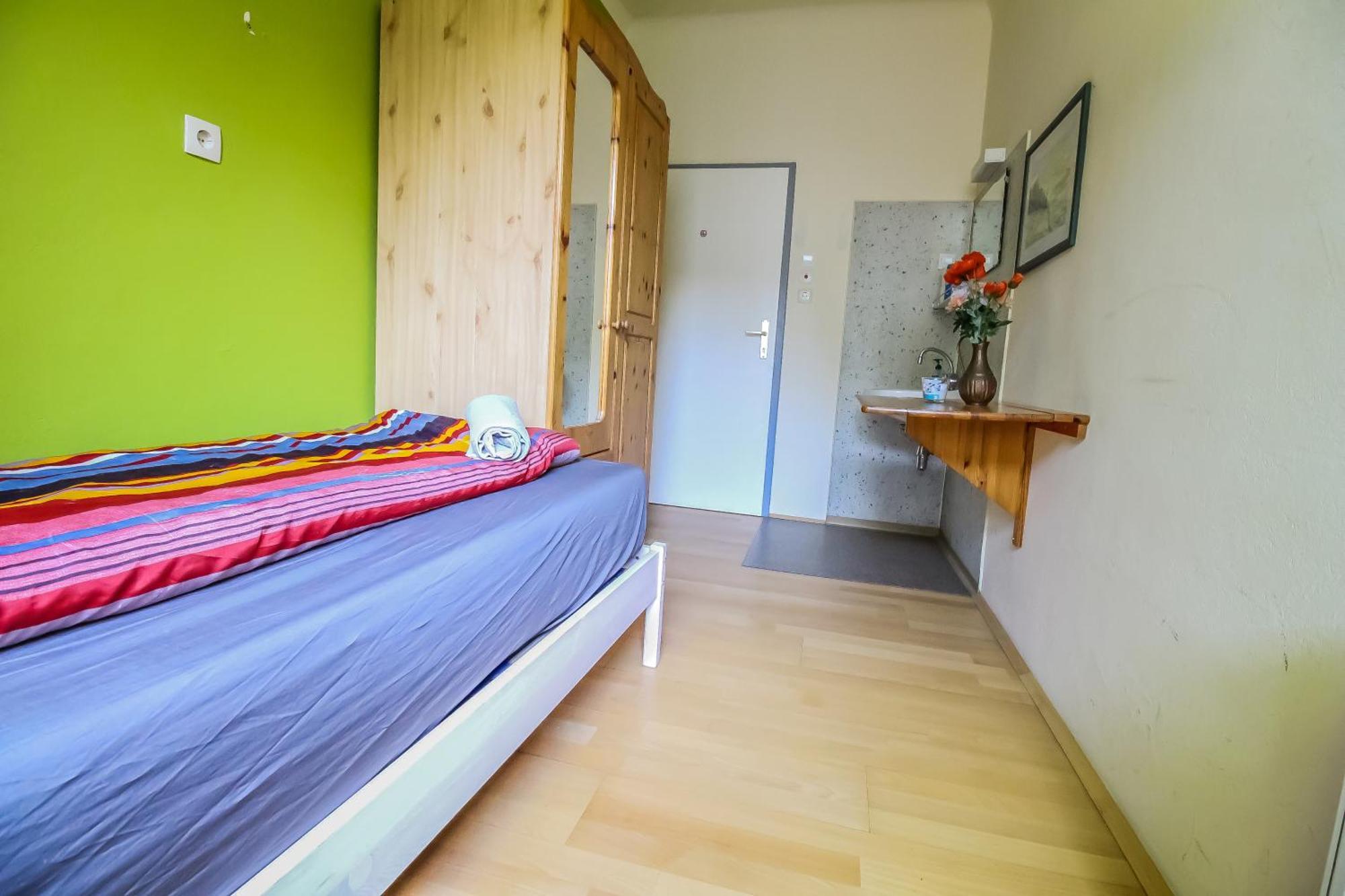 Cozy Rooms - U3 Hutteldorferstrasse Виена Екстериор снимка