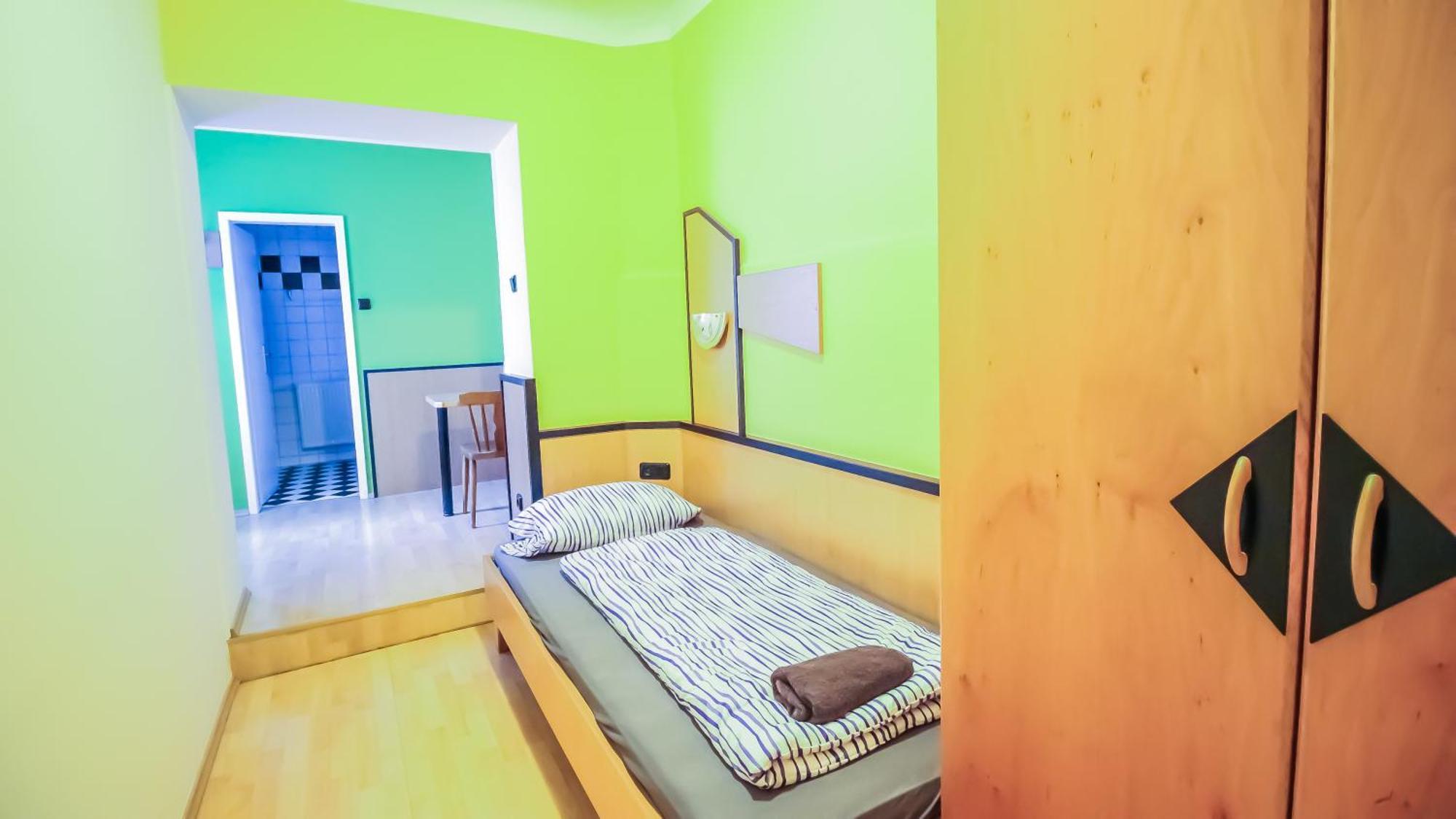 Cozy Rooms - U3 Hutteldorferstrasse Виена Екстериор снимка