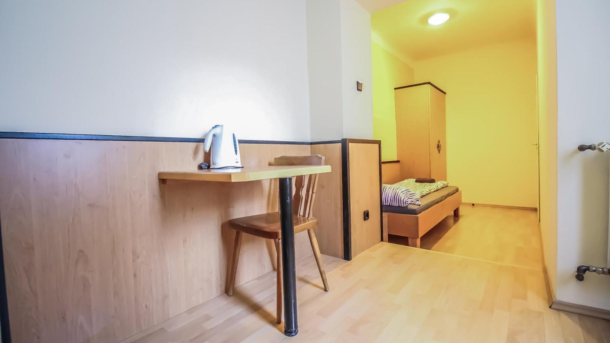 Cozy Rooms - U3 Hutteldorferstrasse Виена Екстериор снимка